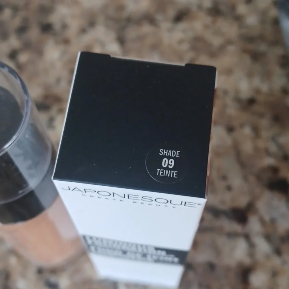 Japonesque Luminous Foundation - Tan Shade 09